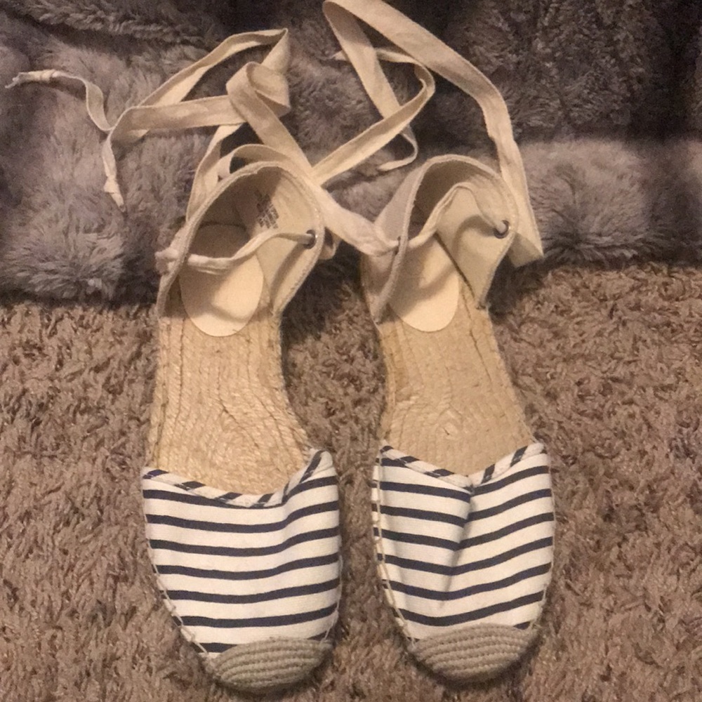 LOFT Striped Tie Sandals - Size 7.5 - Picture 2 of 4